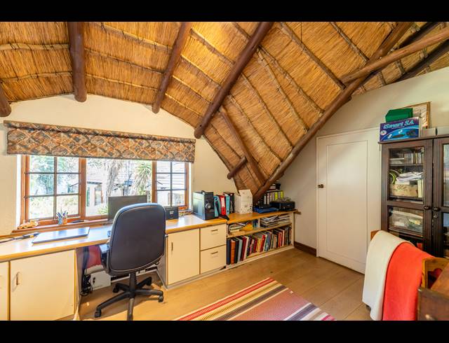 7 BEDROOM HOUSE FOR SALE IN BRYANSTON